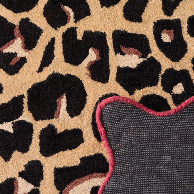 Wild soul – Wool rug with leopard pattern - burgundy Wild soul