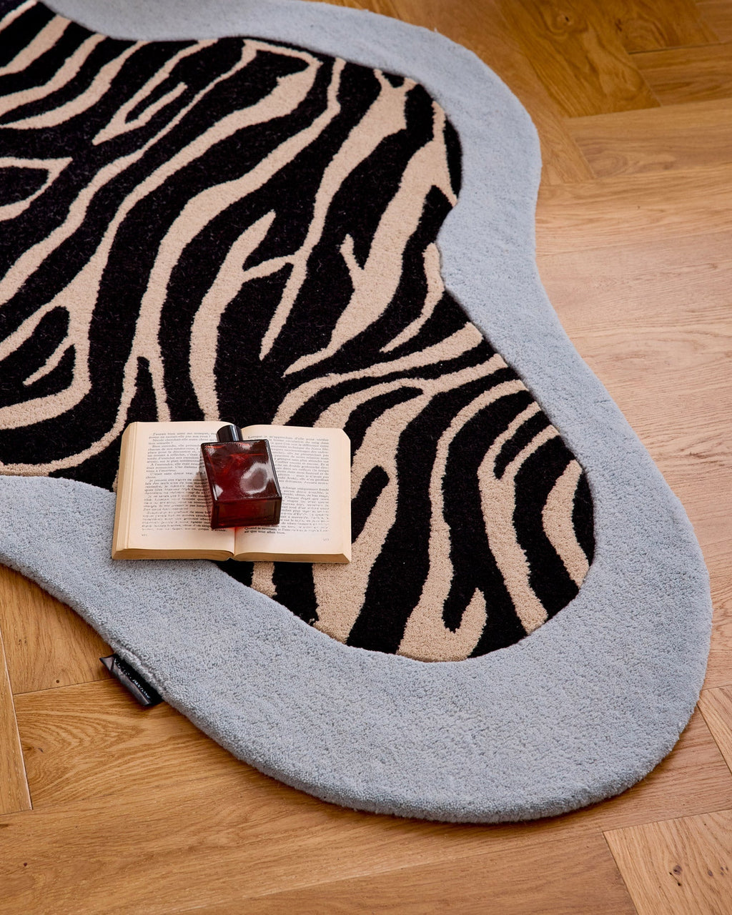 Âme fauve – Zebra wool rug - blue Âme fauve