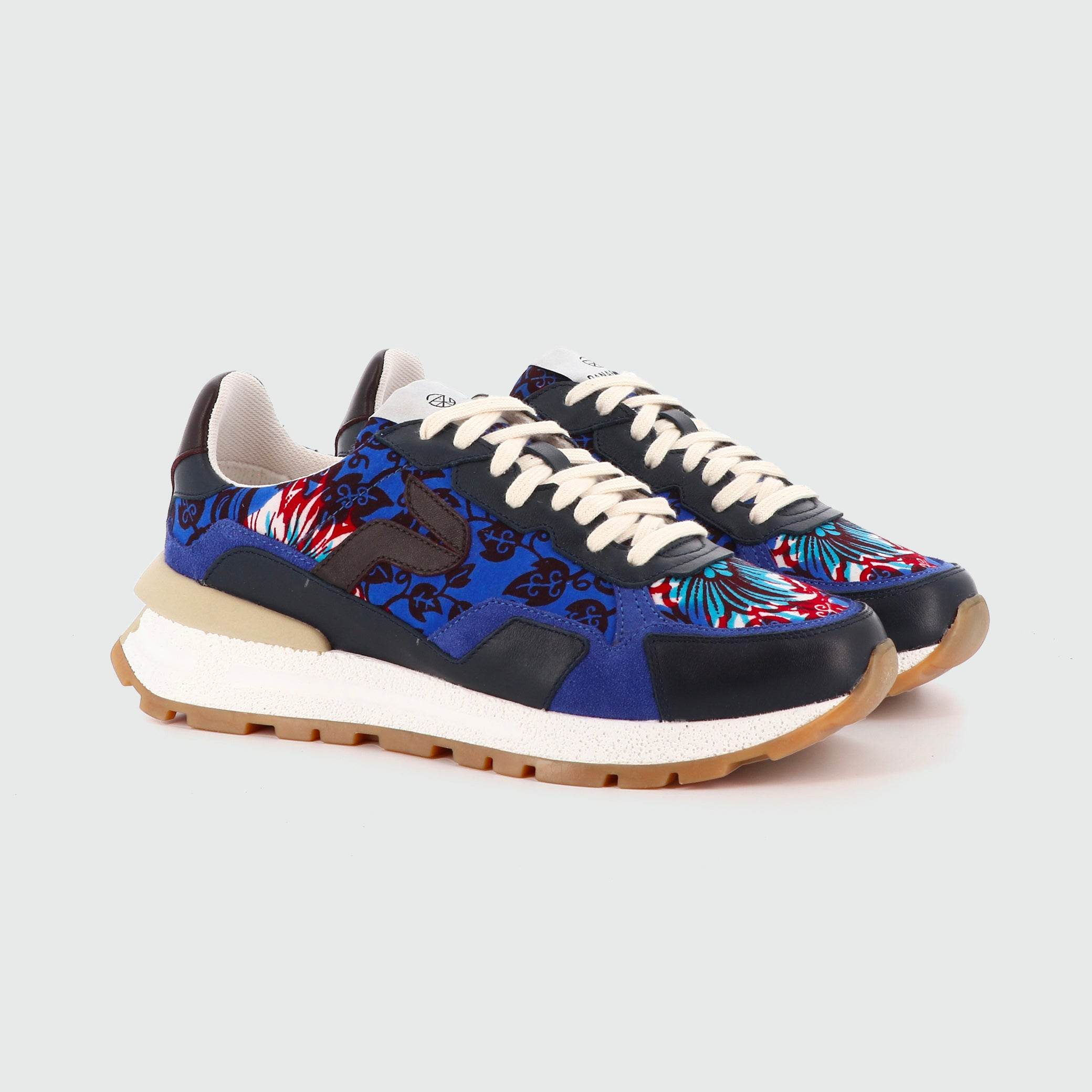 Akanda Mahoe Trainers