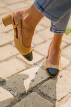 Zapatos de tacón Chela con tira trasera
