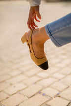 Zapatos de tacón Chela con tira trasera