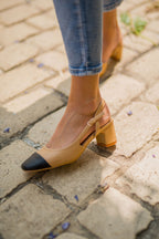 Zapatos de tacón Chela con tira trasera