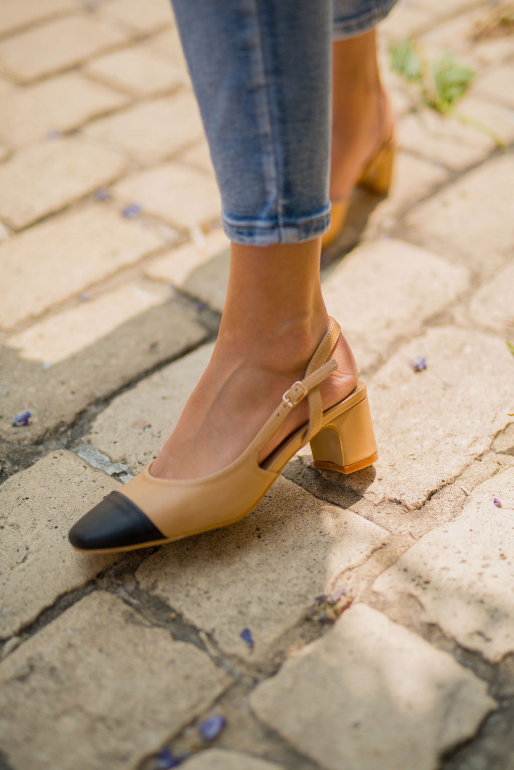 Zapatos de tacón Chela con tira trasera