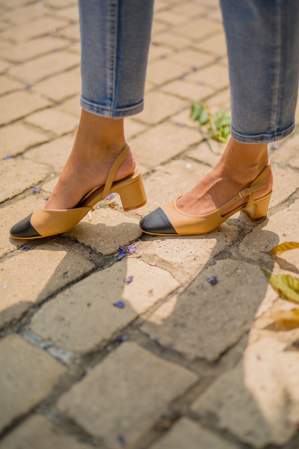 Zapatos de tacón Chela con tira trasera