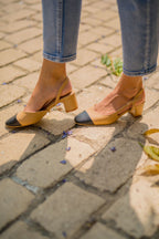 Zapatos de tacón Chela con tira trasera