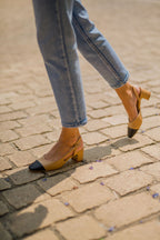 Zapatos de tacón Chela con tira trasera