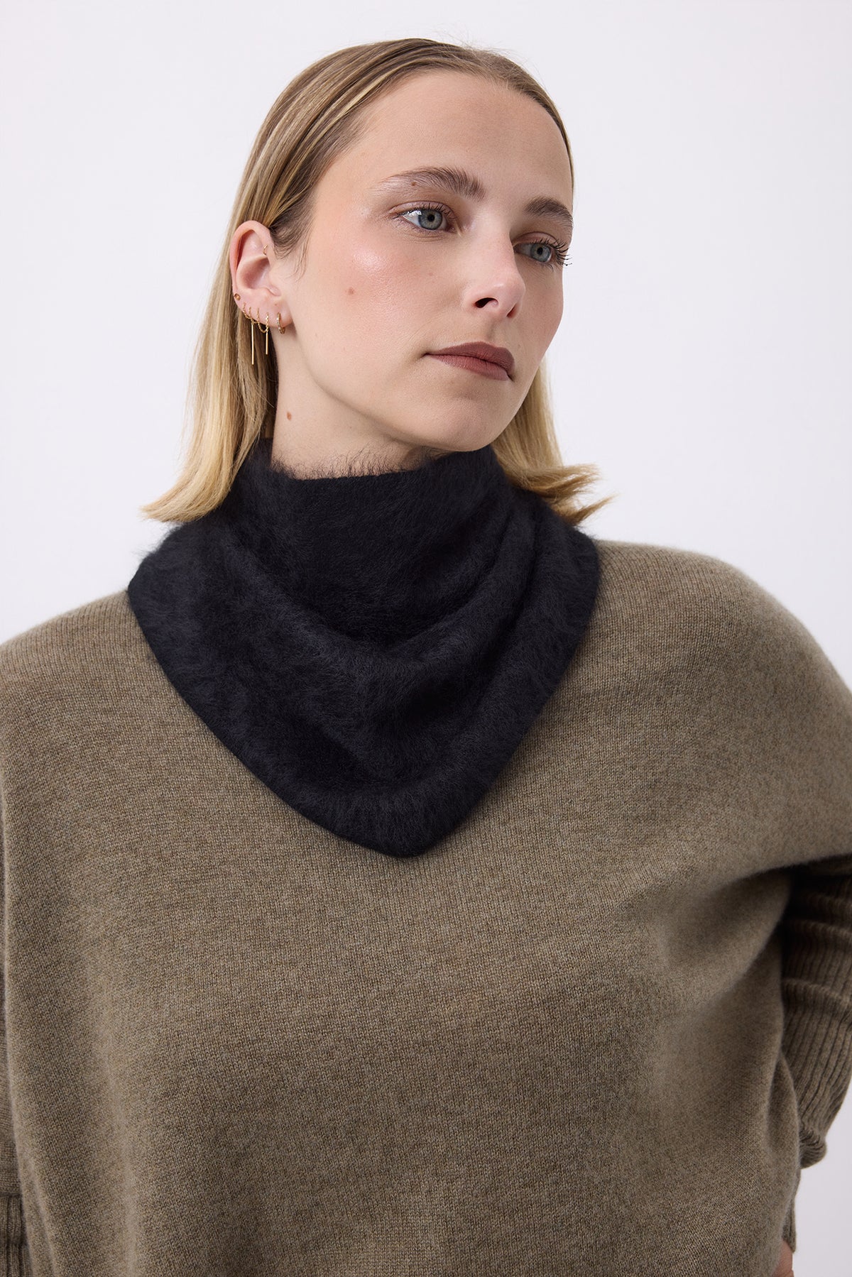 Trekantsbandana – Brushed Cashmere Bandana Amel - Noir - Dam