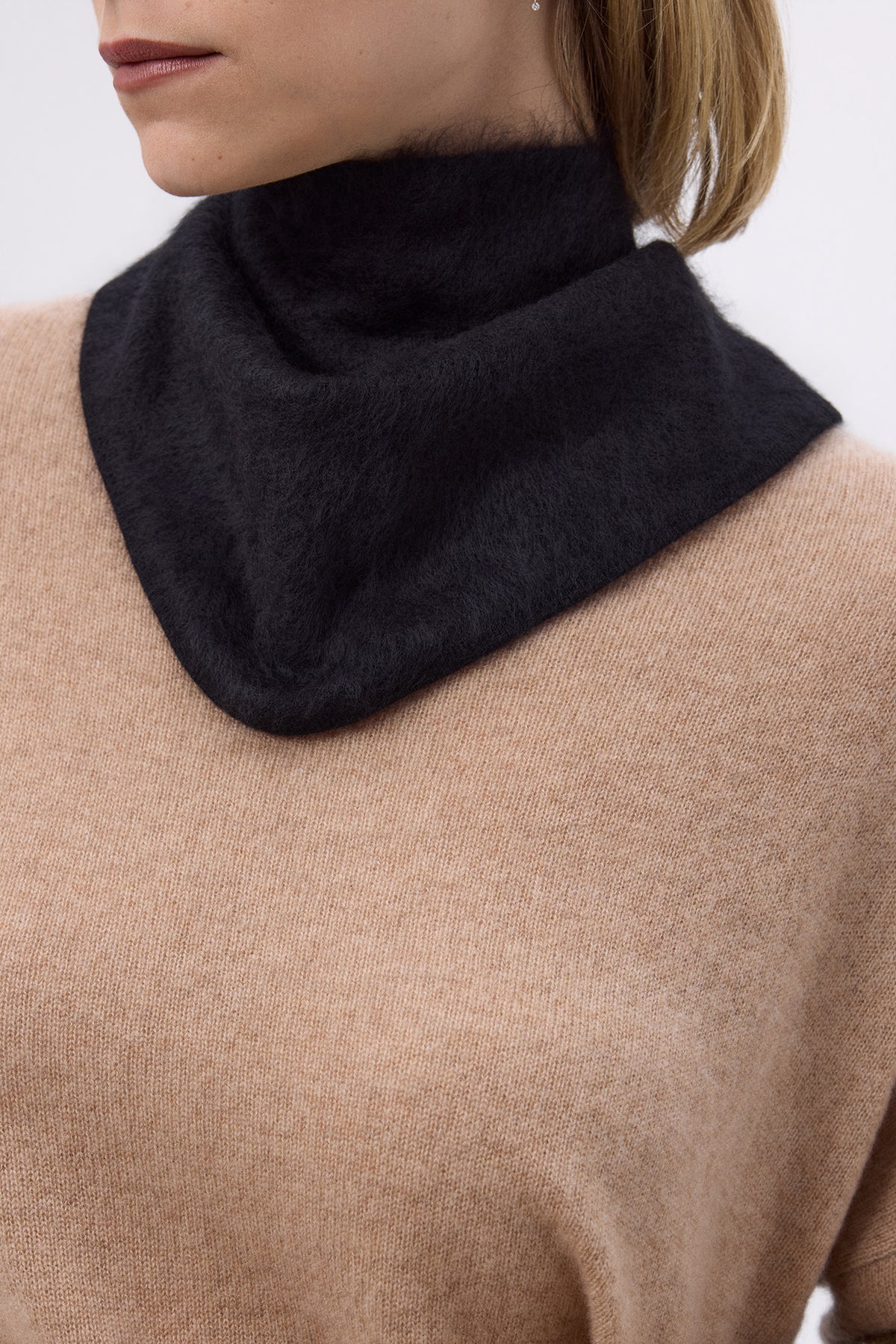 Trekantsbandana – Brushed Cashmere Bandana Amel - Noir - Dam