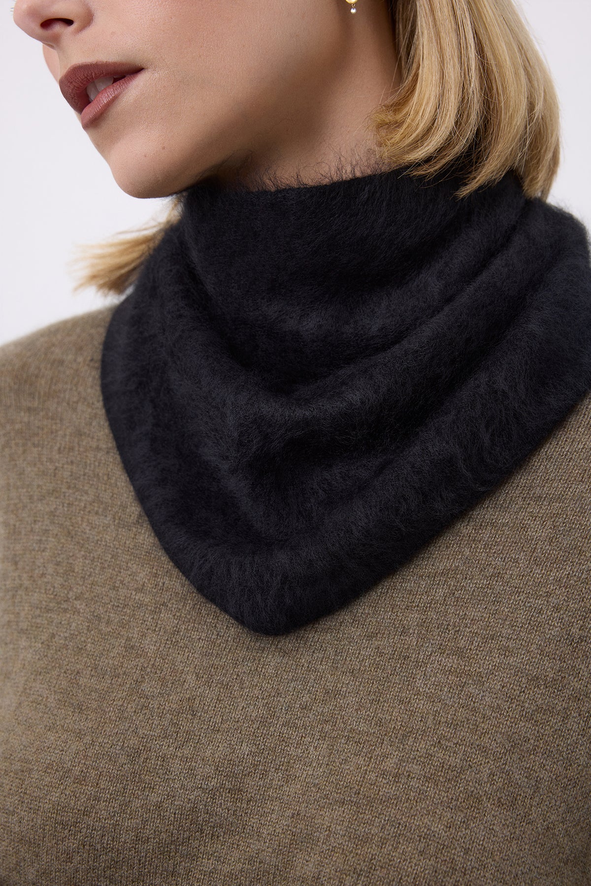 Trekantsbandana – Brushed Cashmere Bandana Amel - Noir - Dam