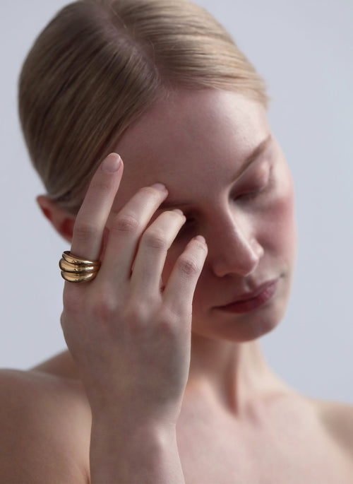 Large Amorpha Ring