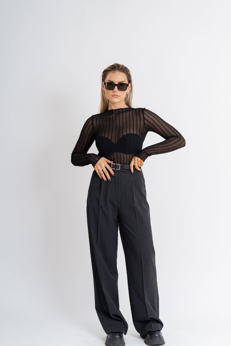 Pull Wolf Sheer Sweater