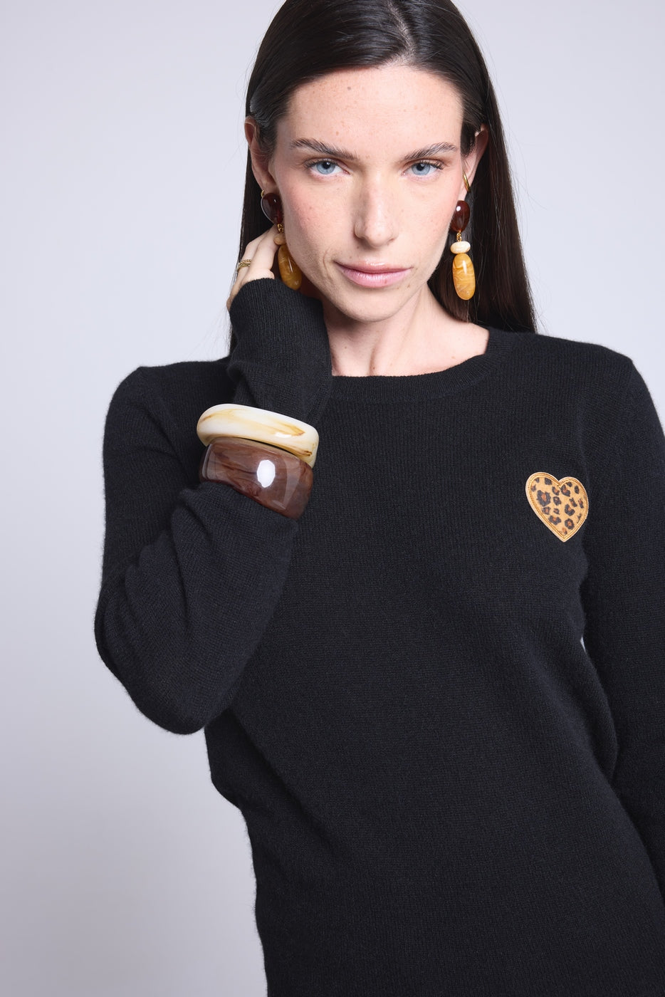 Pull Col Rond Cœur Broderie Anubis - Noir Leopard Beige - Femme