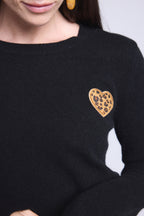 Pull Col Rond Cœur Broderie Anubis - Noir Leopard Beige - Femme