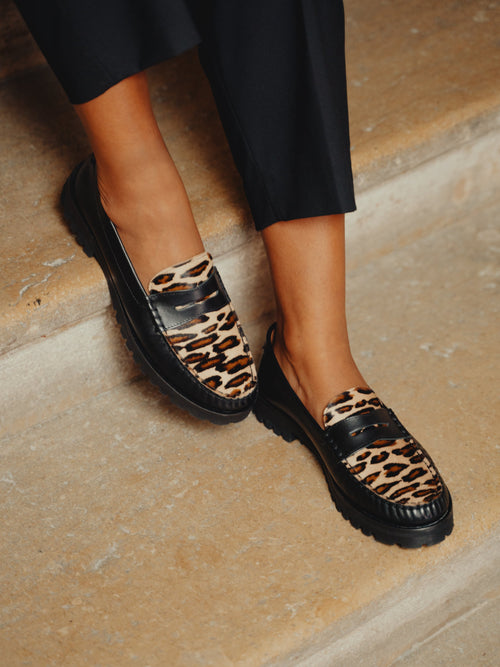 Mocasín Penny Chunky negro y estampado animal - Lachoix