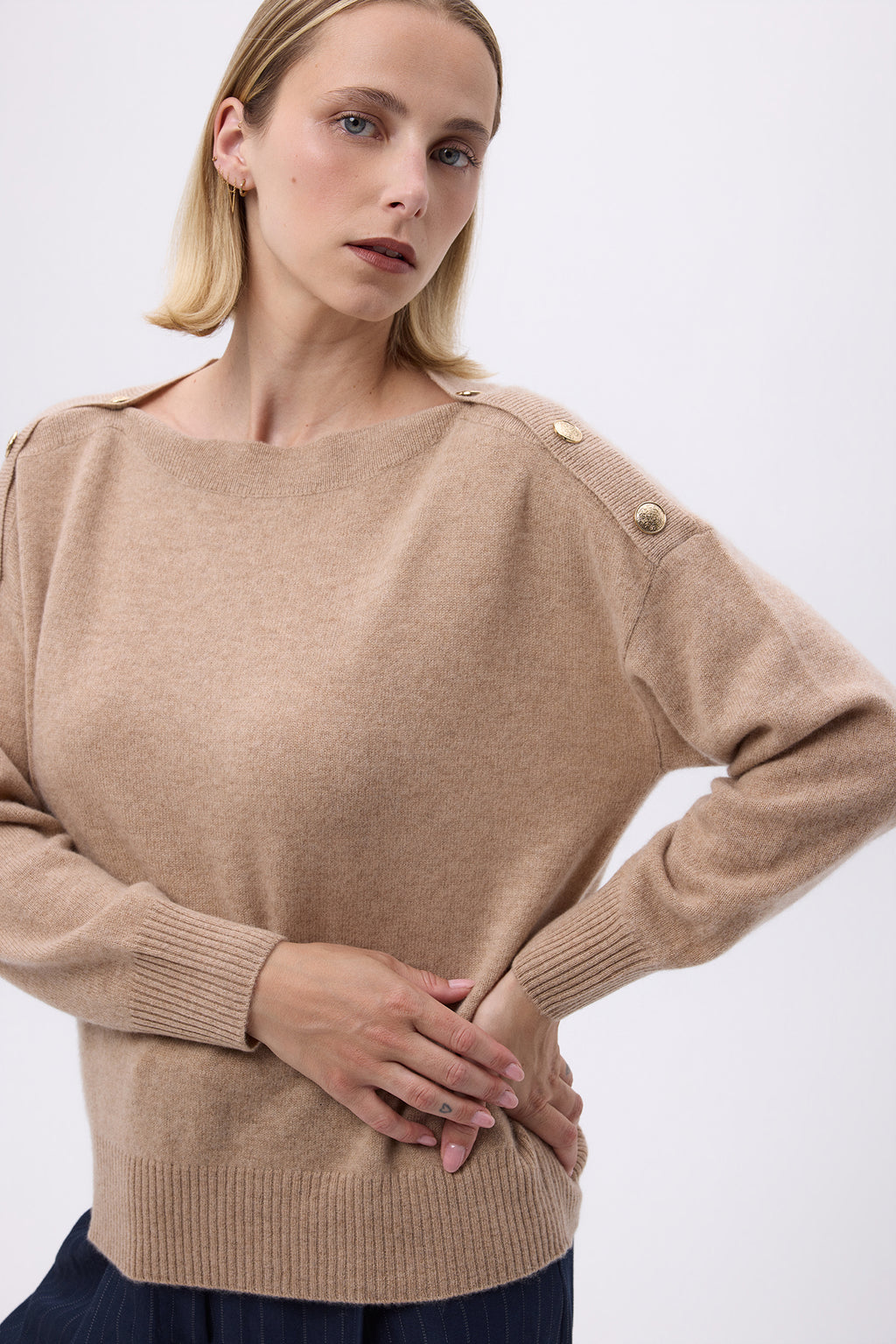 Pull Col Rond Boutons Dorés Aspen - Beige Creme - Femme