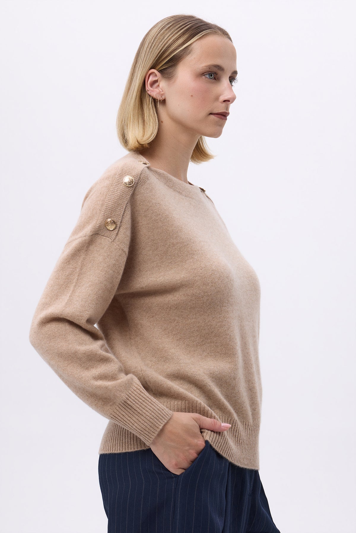 Pull Col Rond Boutons Dorés Aspen - Beige Creme - Femme