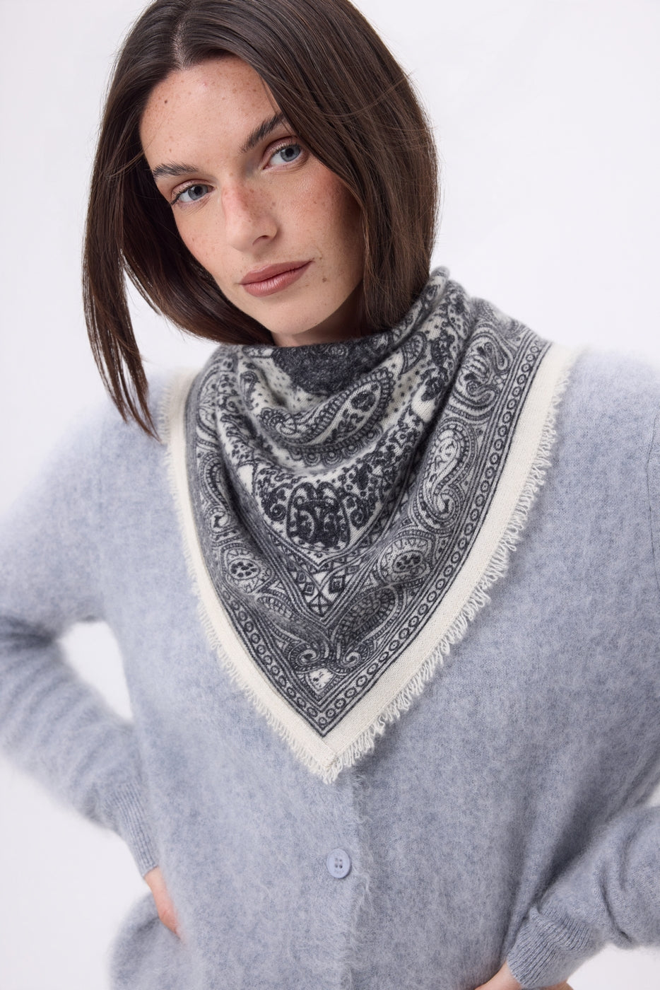 Atlas Round Neck Cardigan – Brushed Cashmere - Light Grey - Women