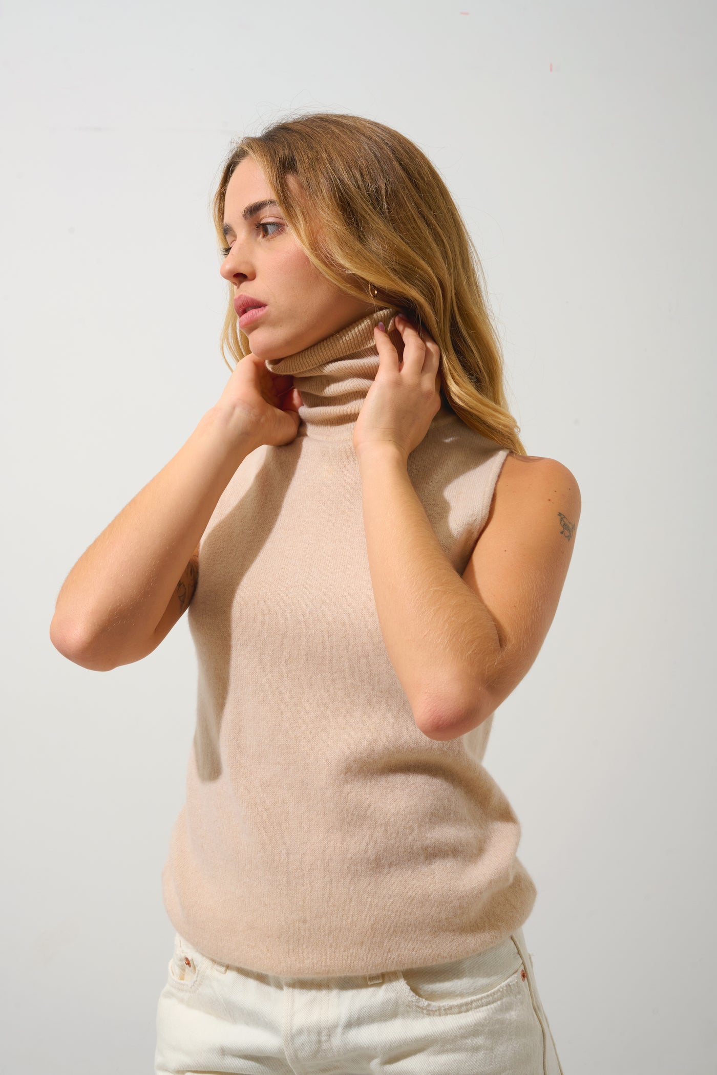 Jersey de cuello alto sin mangas - Capucha - Beige
