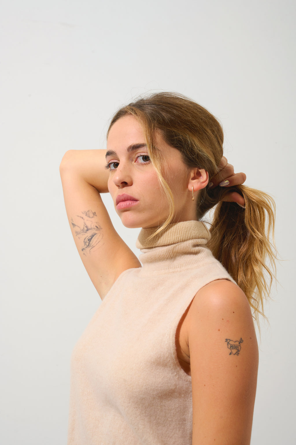 Jersey de cuello alto sin mangas - Capucha - Beige