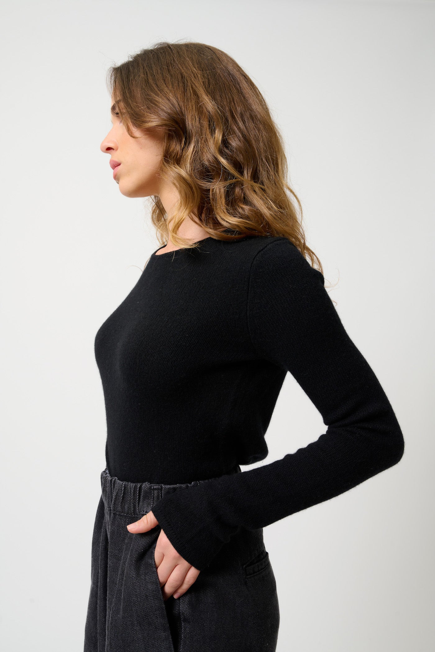 Round-Neck 4-Ply Jumper - Ivy - Black