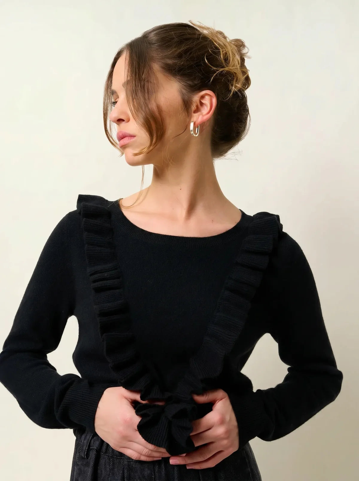 Jersey de cuello redondo con volantes delanteros - Knott - Negro