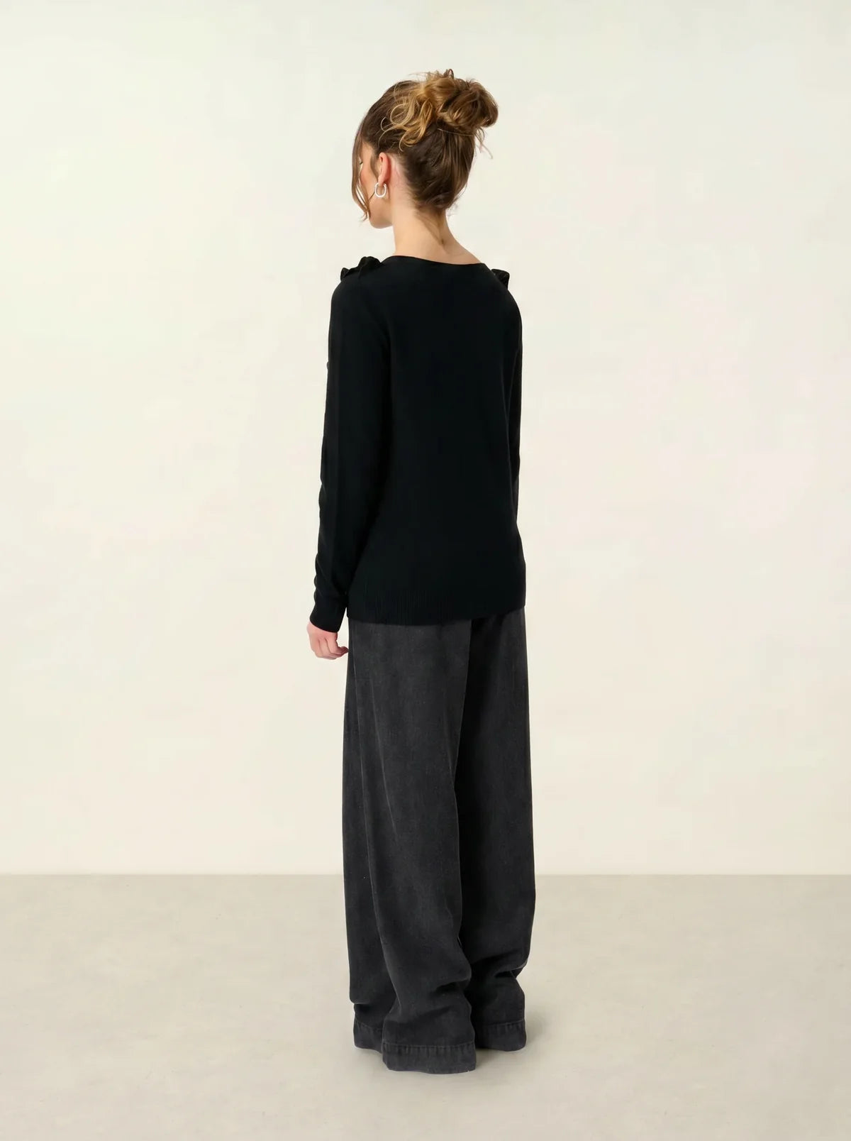 Jersey de cuello redondo con volantes delanteros - Knott - Negro
