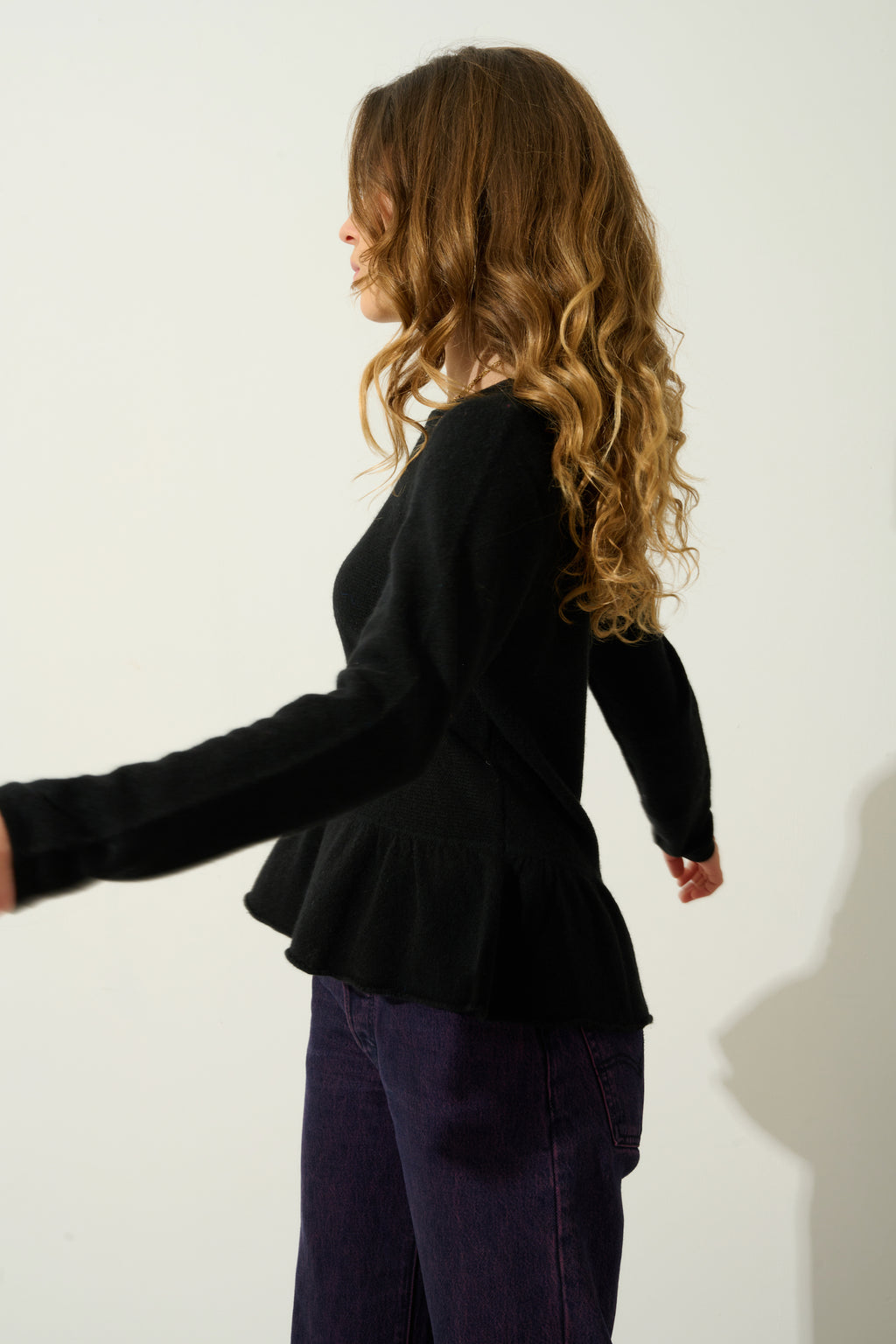 Round-Neck Jumper with Flounced Hem - Cadair - Black