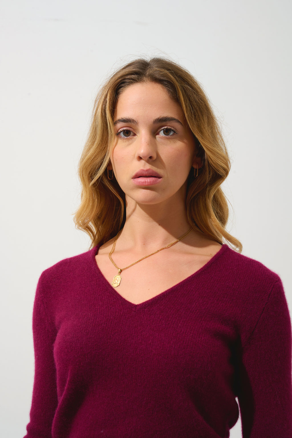 Jersey de cuello en V de 4 hebras Chelsea - Burdeos - 100% cachemira de 4 hebras - Mujer