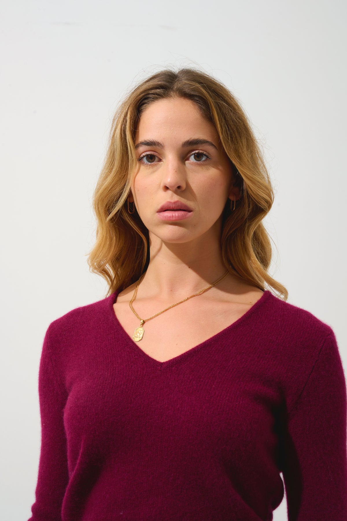 Jersey de cuello en V de 4 hebras Chelsea - Burdeos - 100% cachemira de 4 hebras - Mujer