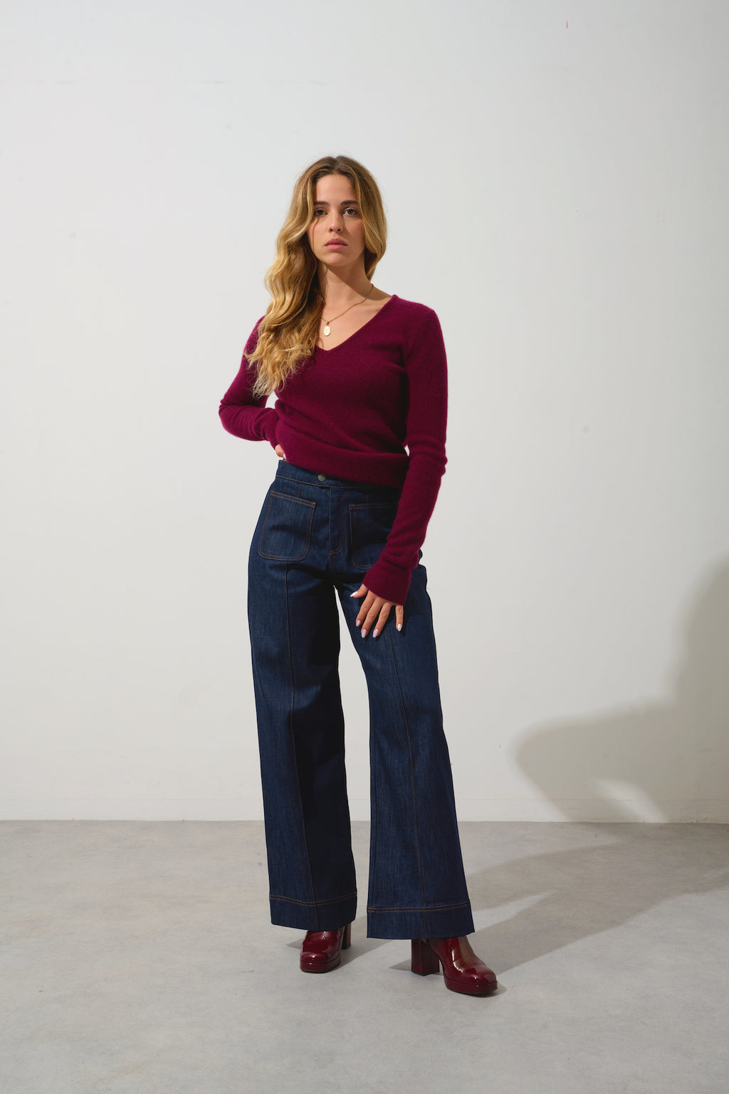 Jersey de cuello en V de 4 hebras Chelsea - Burdeos - 100% cachemira de 4 hebras - Mujer