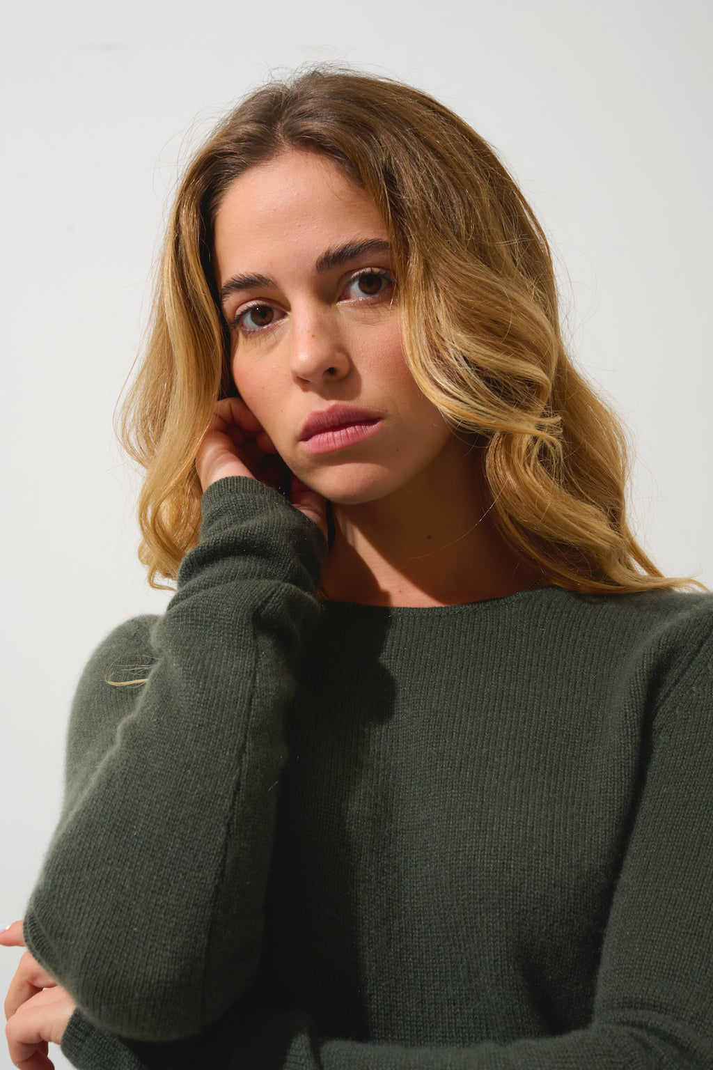 Sweter z okrągłym dekoltem z 4-nitkowego kaszmiru Ivy - Khaki - 100% kaszmir 4-nitkowy