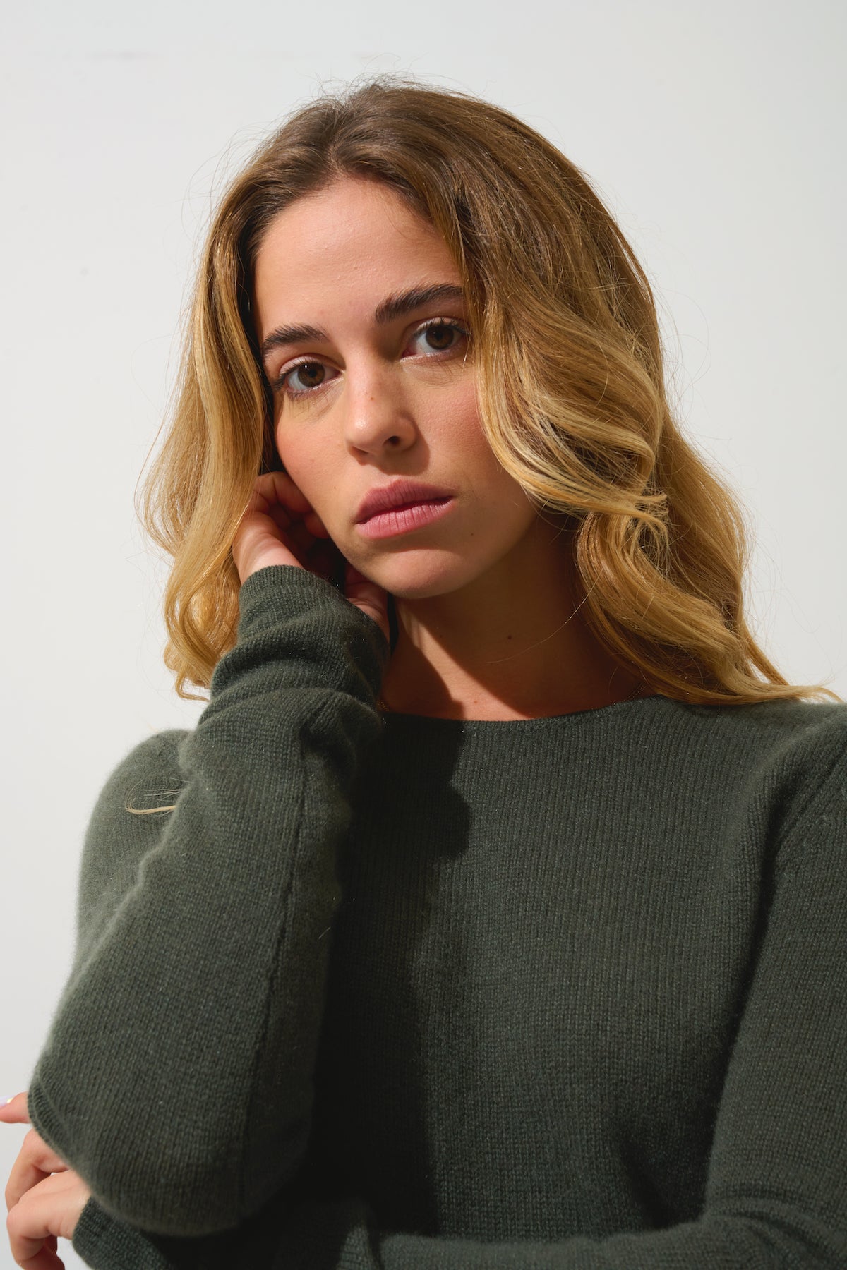 Sweter z okrągłym dekoltem z 4-nitkowego kaszmiru Ivy - Khaki - 100% kaszmir 4-nitkowy