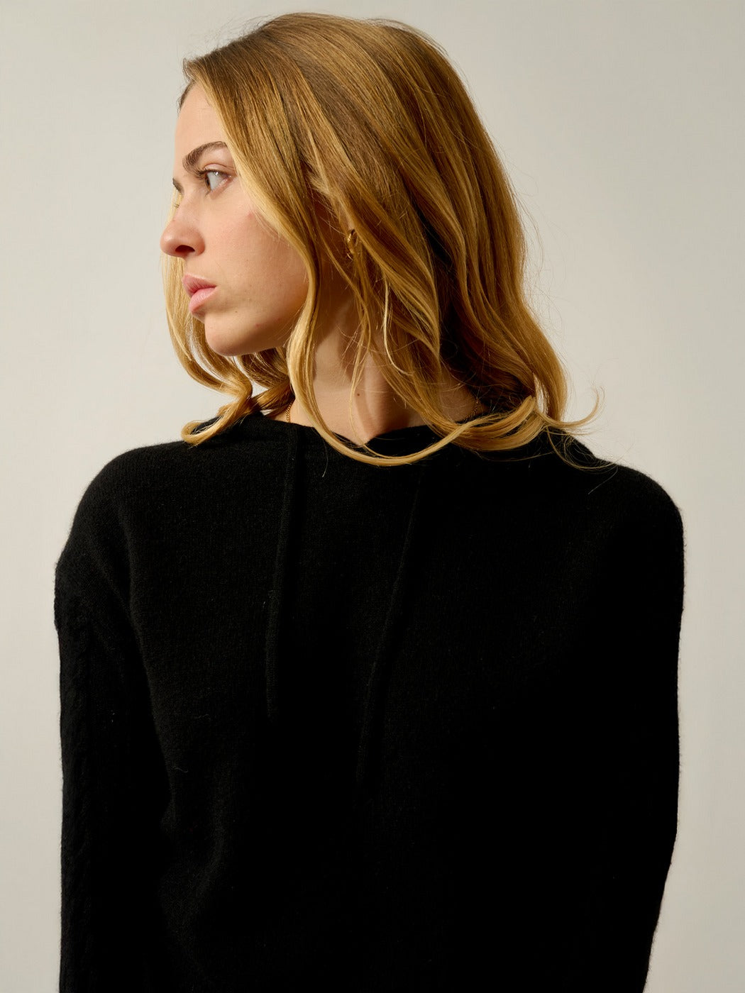 Pull Capuche Svalinna - Noir