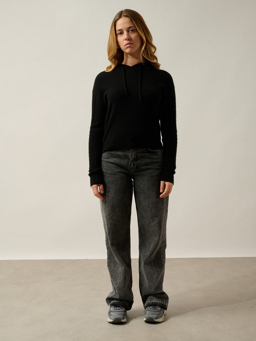 Pull Capuche Svalinna - Noir