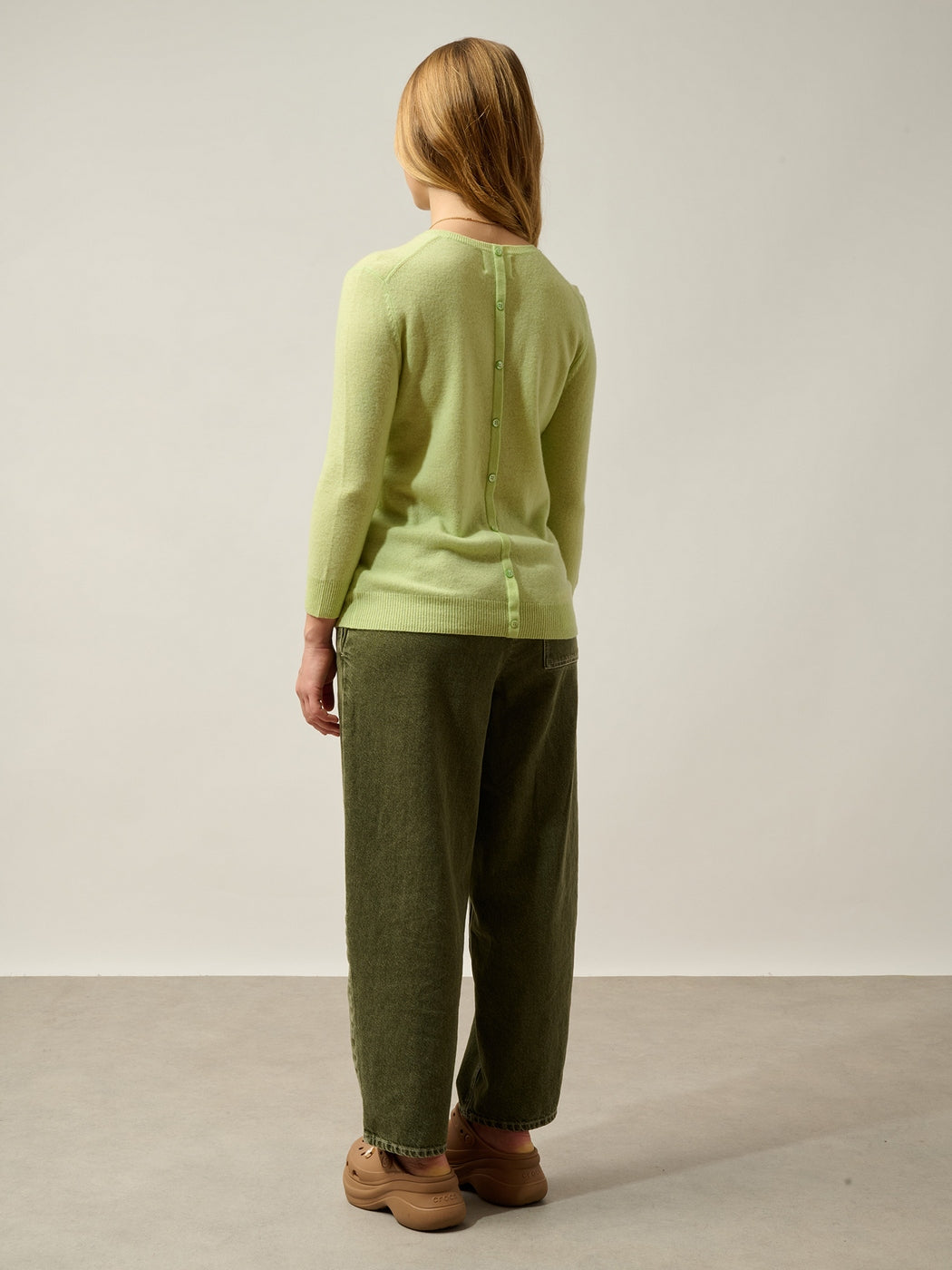 Estaris Button-Back Crew Neck Jumper - 100% Cashmere, 2-Ply - Lime