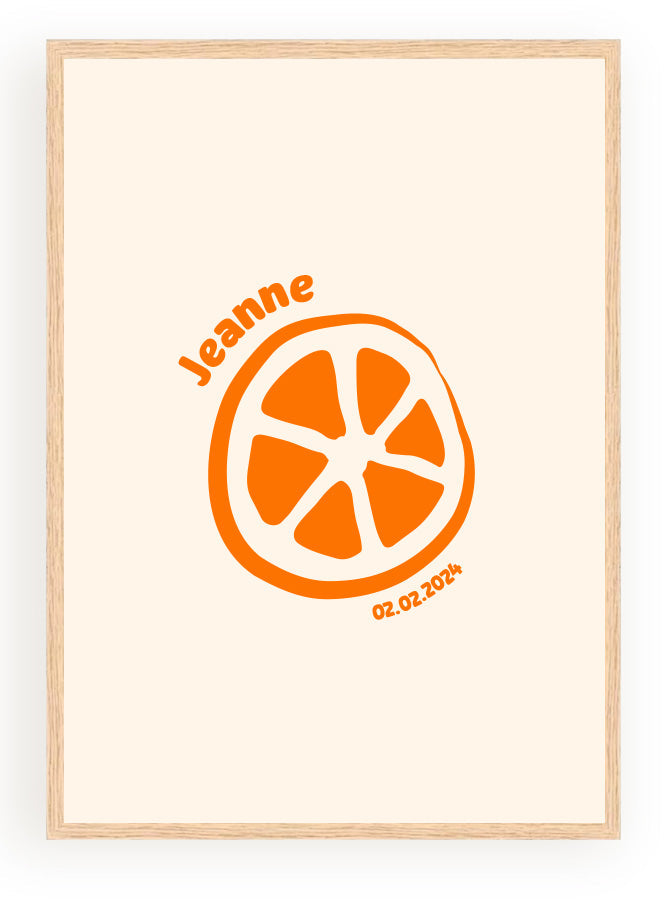 Affiche personnalisée minimaliste citron orange avec nom "Jeanne" et date 02.02.2024, cadre en bois clair.