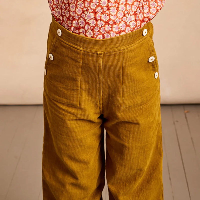 Pantalón Remy de pana verde oliva - Selección Mabo disponible en amaetc.com, concept store eco-friendly para niños