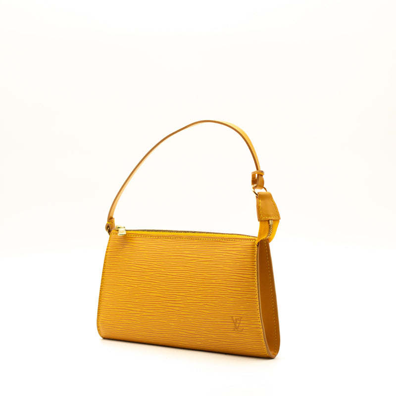 La Pochette Accessoires Épi Louis Vuitton