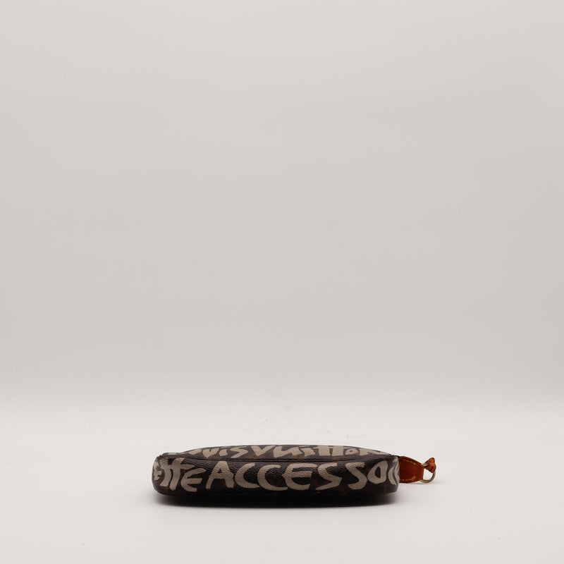 La Pochette Accessoires Graffiti Louis Vuitton
