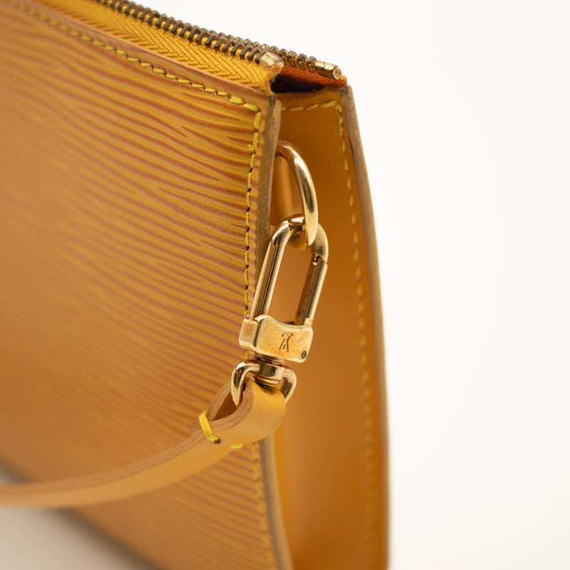 La Pochette Accessoires Épi Louis Vuitton