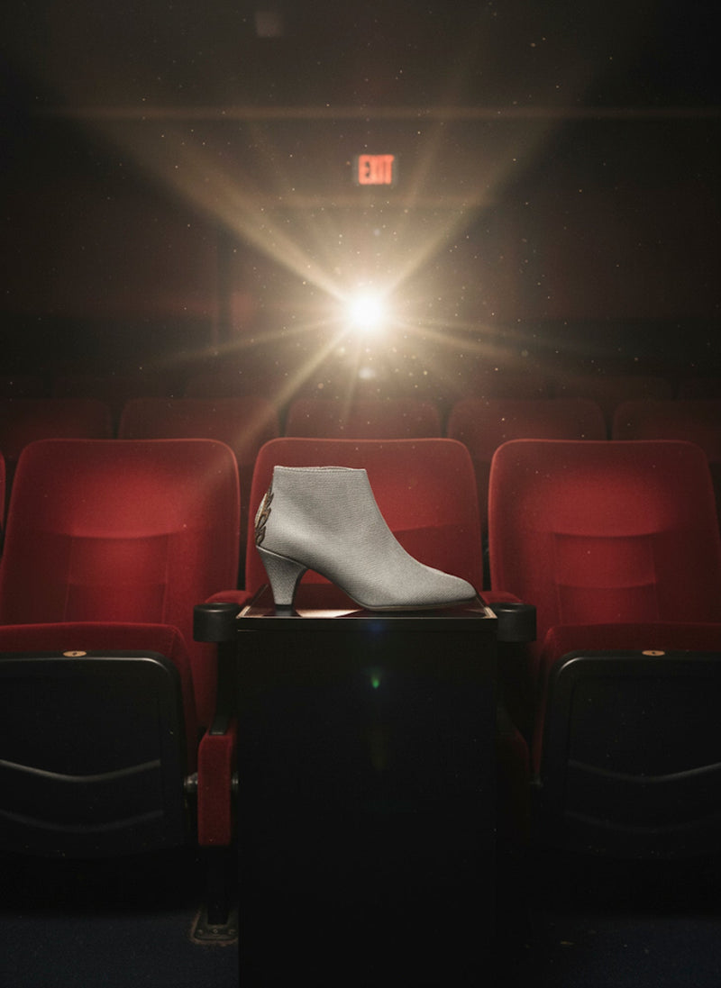 Un Amour De Swann - Gray Metal Print