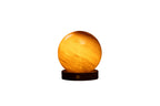 Gingko Design – Lampa Astraglass - Sand Storm - 2 rozmiary, kulista świecąca lampa stołowa z podstawą z ciemnego drewna