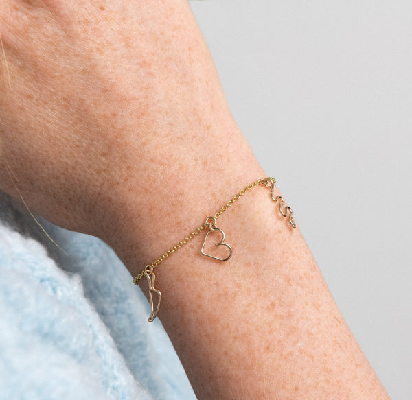 Bracelet lettre personnalisée bijou élégant femme fait main Paris