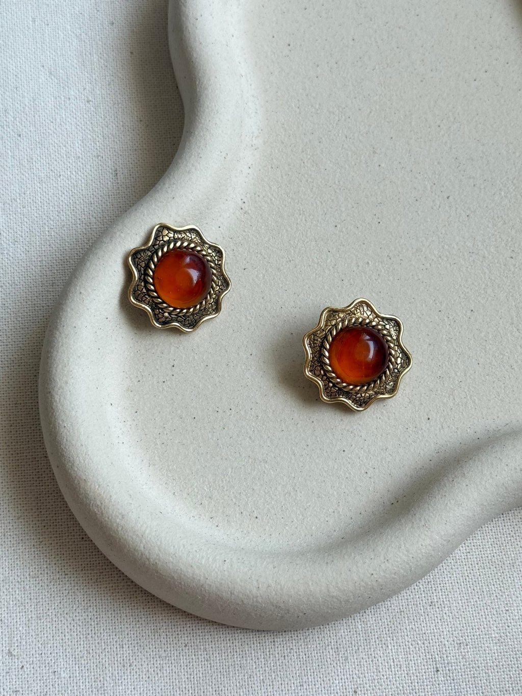Boucles D’Oreilles Rochas Vintage - Soleils Dorés Et Ambrés