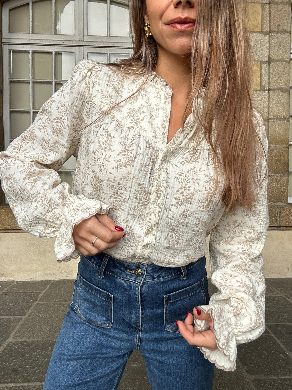Amélia beige floral blouse