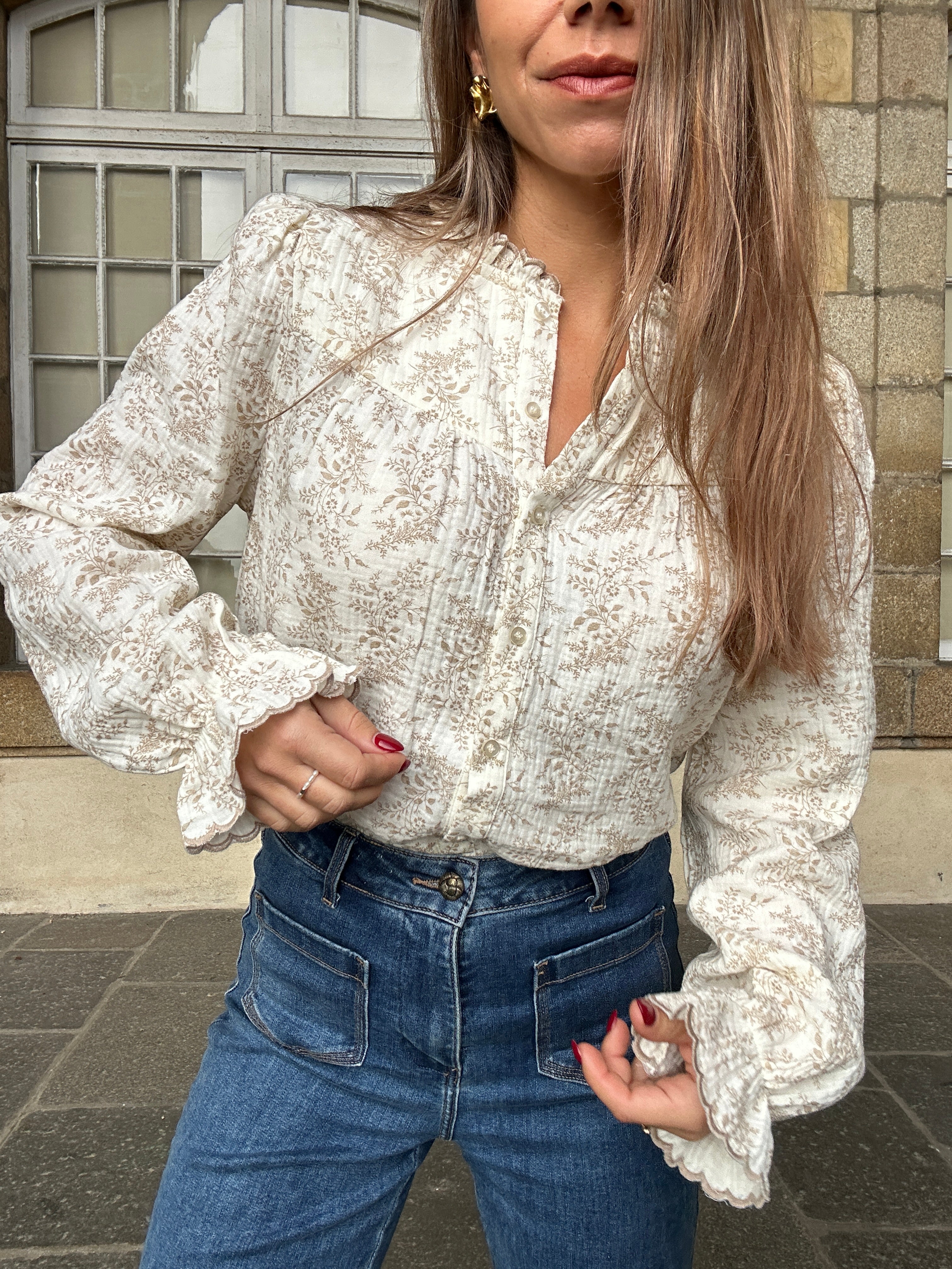 Amélia beige floral blouse