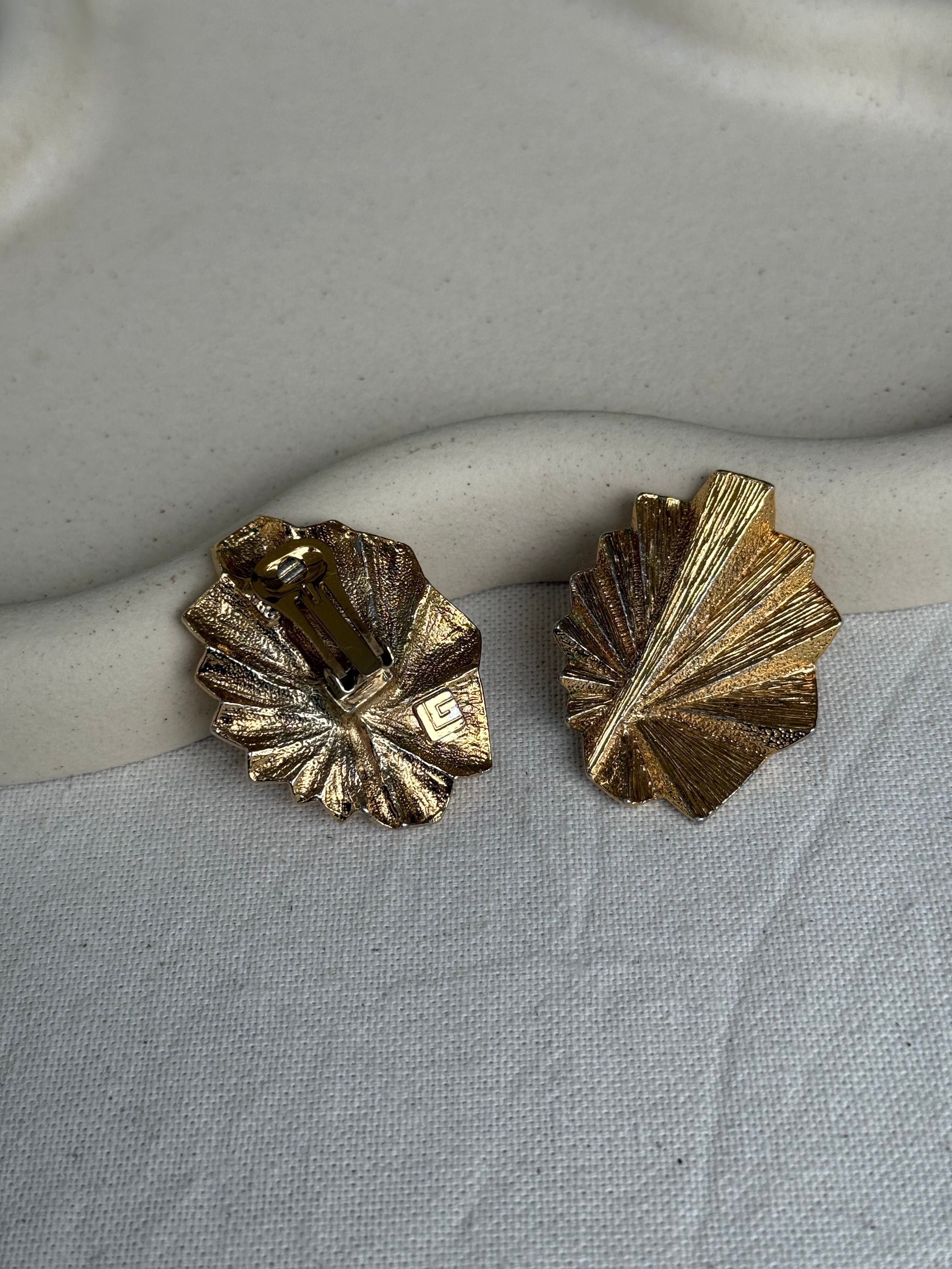 Boucles D’Oreilles Guy Laroche Vintage - Éventails Dorés Texturés