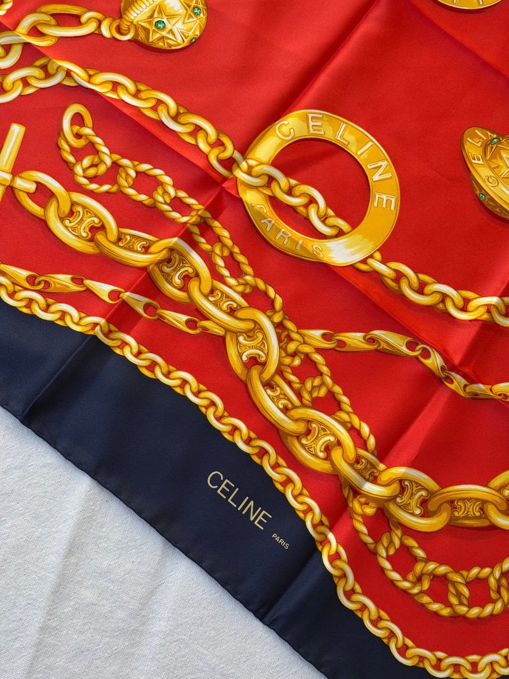 Foulard Céline – Chaînes Et Médaillons