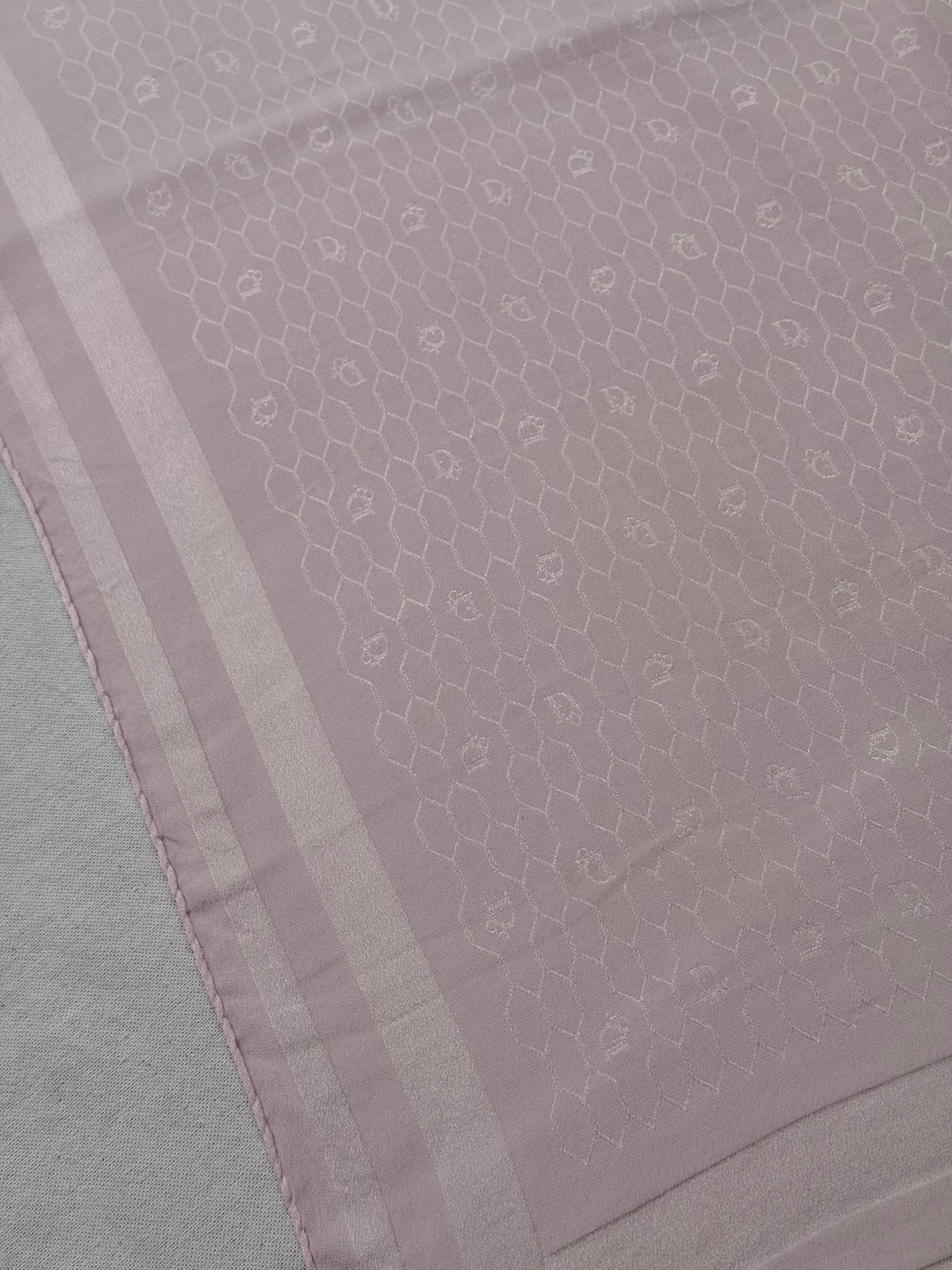 Bufanda Christian Dior vintage – Monograma tono sobre tono rosa