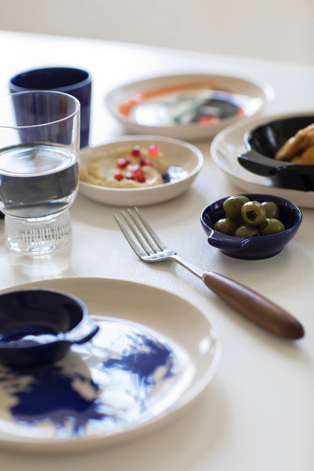 Lot De 2 Assiettes S - Blanche Artichaut - Bleu Feast - By Ottolenghi